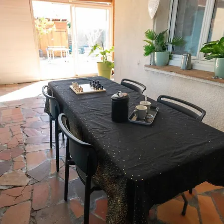 Chez Simon, Au Fil De L'eau * ريفيل